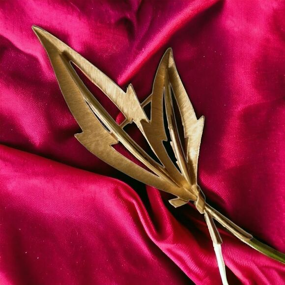 Crown Trifari Leaf Brooch Feather Pin Open Work Brushed Gold Tone Modernist Vtg. - Picture 1 of 15